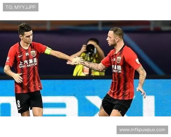 南京羽毛球队与成都羽毛球队赛后复盘分析双方状态与表现对比