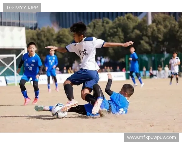 杭州足球队团队协作的成功秘诀与未来发展探讨